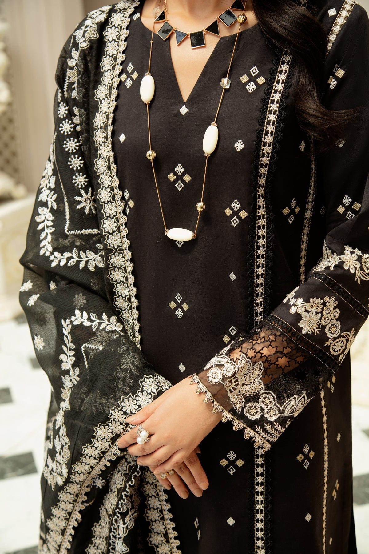 Grace Embroidered Lawn 3pc Suit