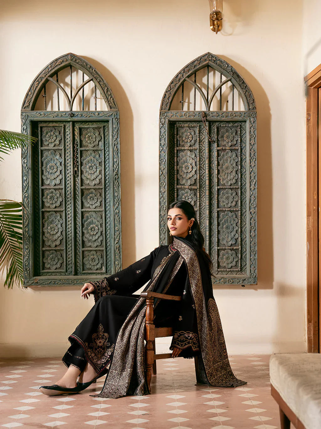 IZEL Embroidered Lawn 3pc Suit