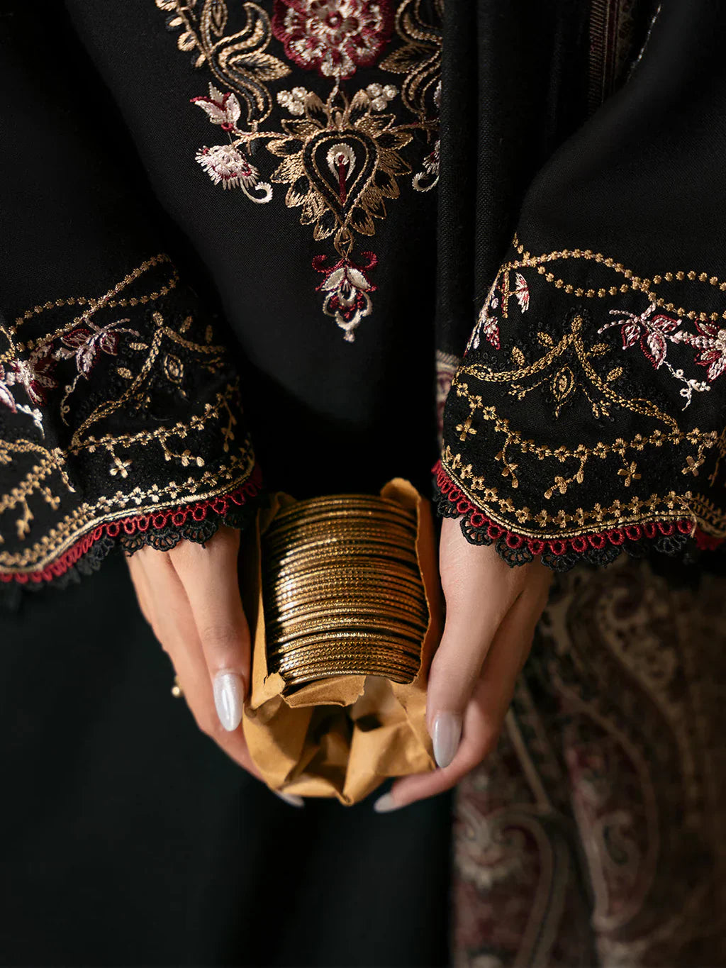 IZEL Embroidered Lawn 3pc Suit