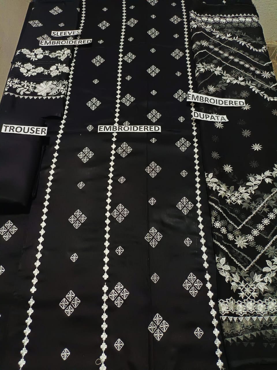 Grace Embroidered Lawn 3pc Suit